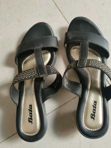 Embellished, Sleek Stylish Pair Of Smart 👠!