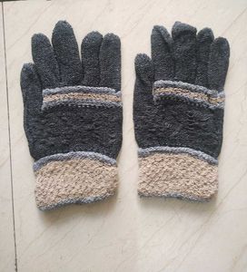 Striped Knit Acrylic Gloves for men and women 🧤