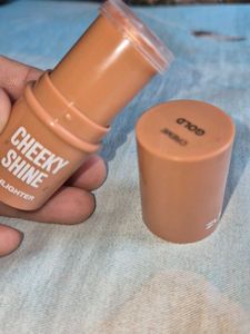 Cheeky Shine Highlighter Gold