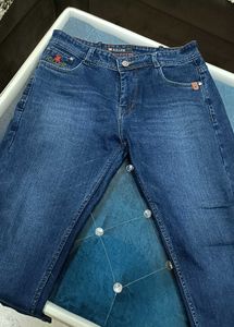BUpgrade your style with versatile denim jeans