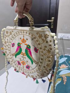 Embroidered Bird Design Round Bag