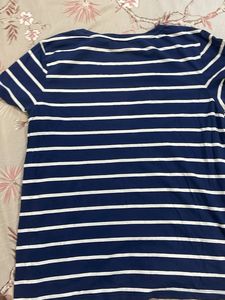 Levi’s Striped V-Neck Tee