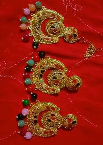 Multicolored Mangtika With Earings Perfect For Al