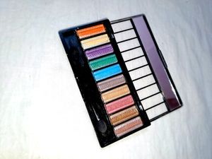 Eyeshadow Pallette With Applicator