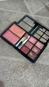 Cameo Blush and Eyeshadow Palette