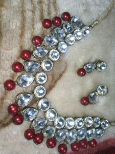 Choker Diamond Set With Earrings..
