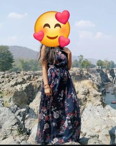 Selling Sleeveless Pretty Gown