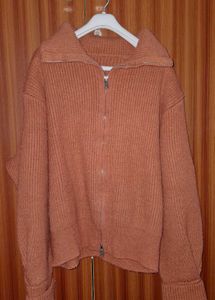 Ribbed Knit Zip-Up Sweater 🤎