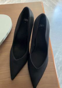 Zara Black Pointed Heels new