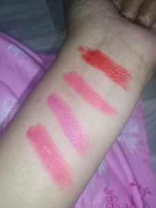 Set Of 4 Lipsticks With Red Lipliner