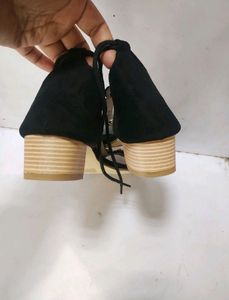 CARLTON London Heels