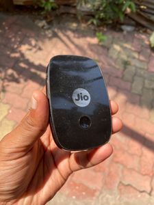 JIO Portable Wi-Fi Router With 2 Sim Card Slot