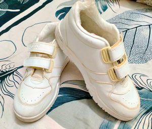 White Shoes - Perfect for Any Outfit!
