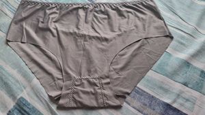 Premium Comfort Seamless Inners for Everyday Wear.