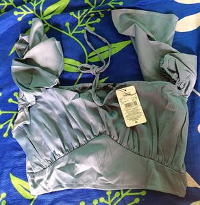 Neck - cold  Shoulder sleeves fitted Crop Top