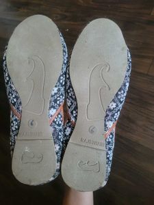 Embroidered Juttis