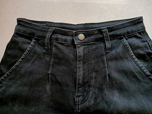 Women jeans mom Fit Mid Rise Clean Look Cropped