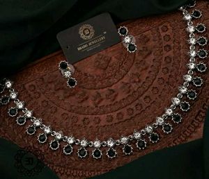 Neckles Set