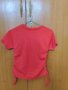 RIBBED RED T SHIRT WITH ROUCHED SIDES