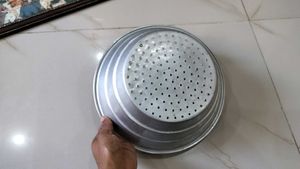 Aluminium strainer