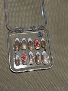 Press-On Nail Set with Flower