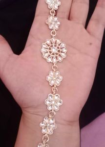 Floral matha patti