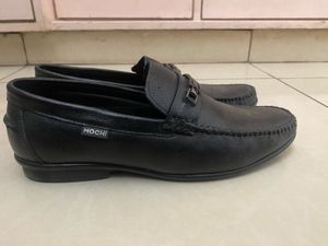 Elegant Black Leather Loafers