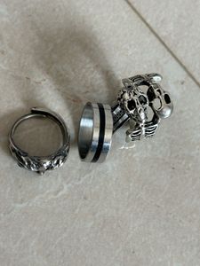 Pack Of 4 Assorted Silver Rings With Free Necklace