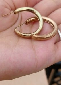 Round shape earrings