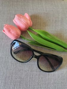 Chic Black Sunglasses