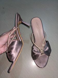 ✨Mauve Bow Kitten Heels✨💕