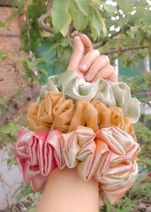 Set Of 4Multiple Colours Scrunchies 💖