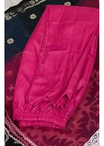 BRAND NEW 3 PIECE KURTA SET (Only Size M)