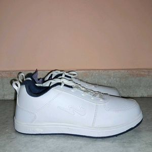 Campus Mens sneakers white and navy blue colour