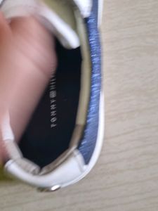 SALEl- Tommy Hilfiger converse