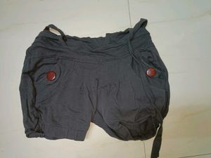 Beautiful Shorts Free Size And Scarf