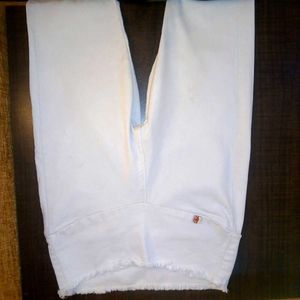 High-Waist White Stretchable Jeggings with Raw Hem