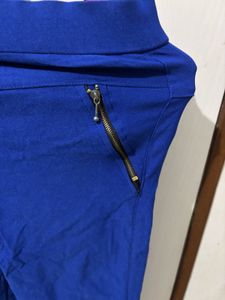 Blue Zipper Accent Capri Leggings