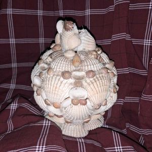 VINTAGE SEASHELL POT