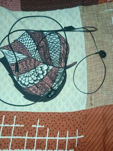 Black Wired Earbuds