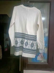 New White Printed Sweatshirt For Women In L Size