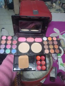 3 Compartments All In 1 Makeup Kit