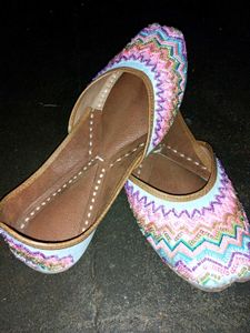 Beautiful Embroidery Jutti Bellay
