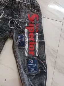 Trendy Distressed Graphic Jeans