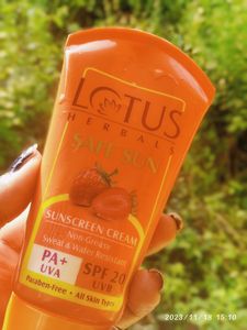 LOTUS HERBALS SAFE SUN ✨