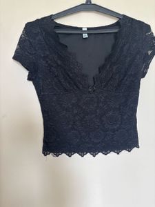 NEWME OPEN LACE DETAILED TOP