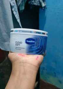 Vaseline Cloud Soft Moisturizer