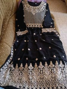 Naira Cut With Diamond Work