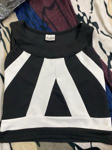 Chic Black &amp; White Top