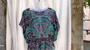 14221. Paisley Print Blouse